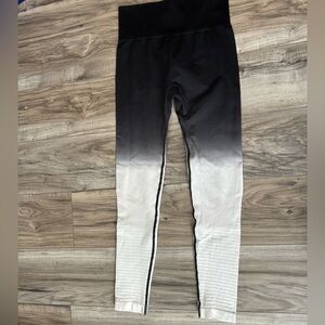 Zyia Active Seamless Ombré Performance High Rise 7/8 Leggings Black White Size M